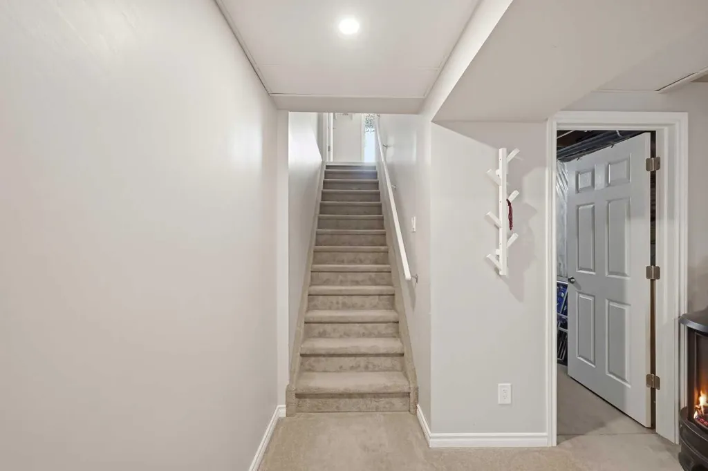 146 Windwood Grove SW Airdrie AB T4B 3S8