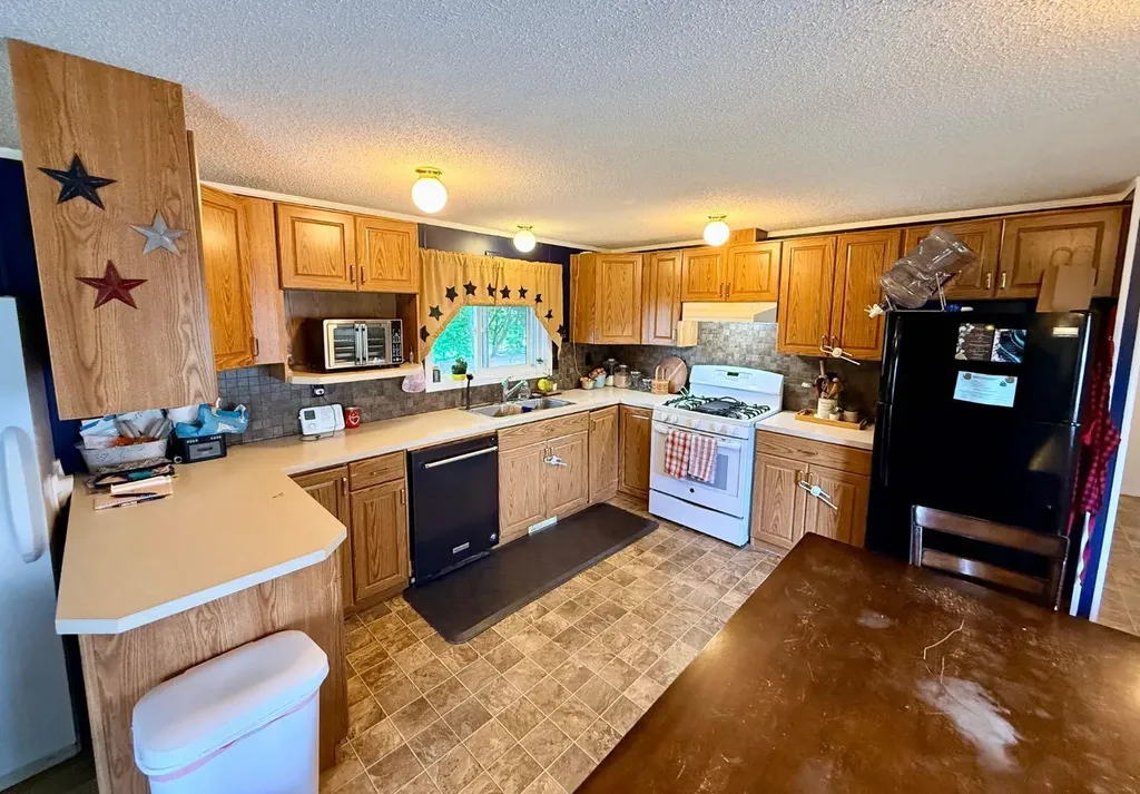 10701 102 Avenue La Crete AB T0H2H0