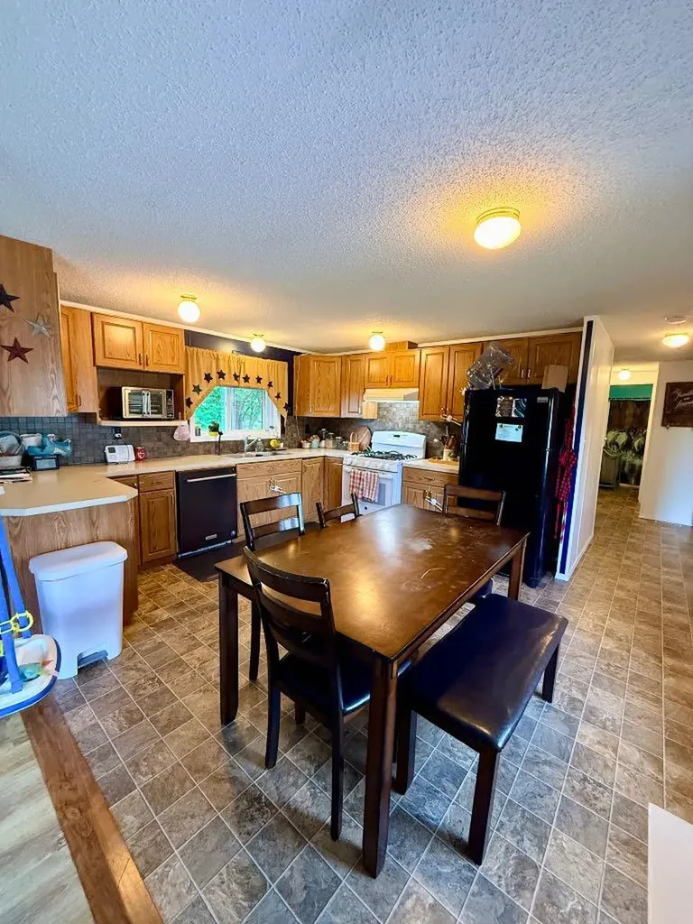 10701 102 Avenue La Crete AB T0H2H0