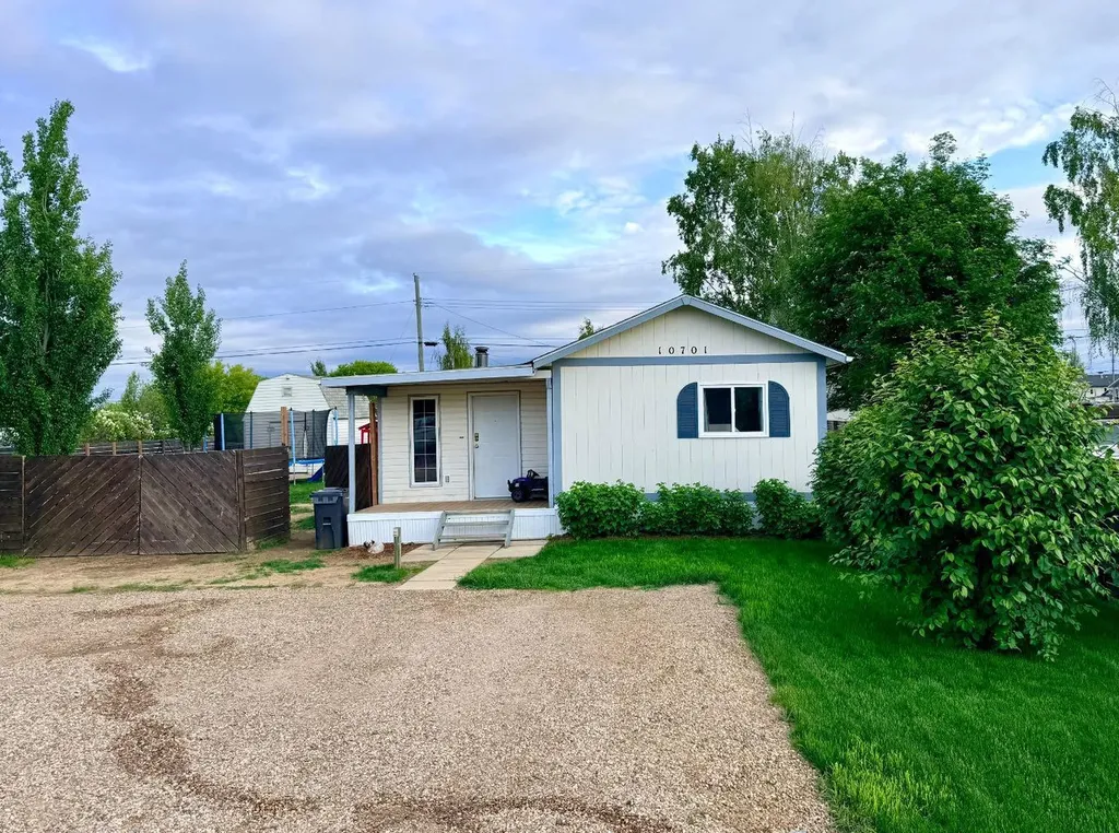 10701 102 Avenue La Crete AB T0H2H0