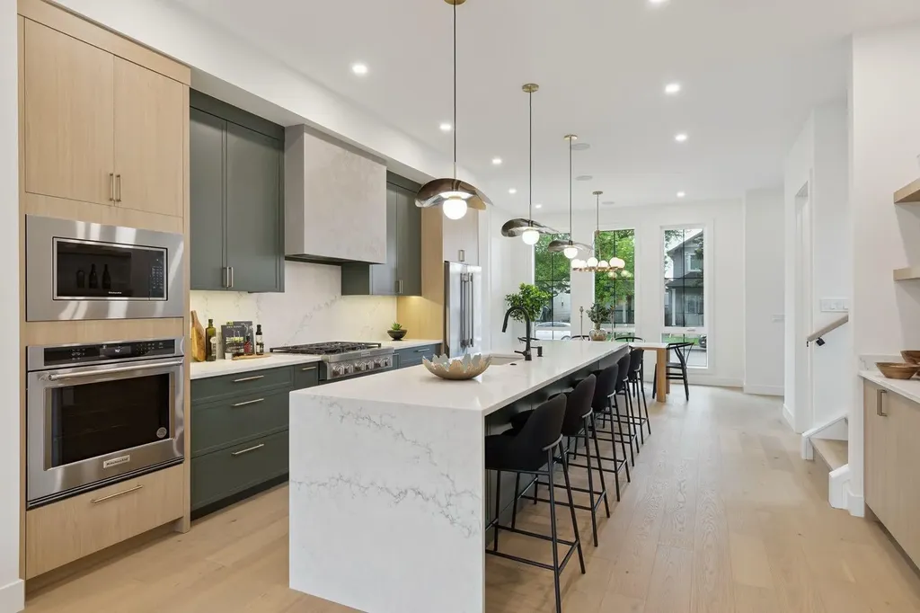 532 51 Avenue SW Calgary AB T2V 0A3