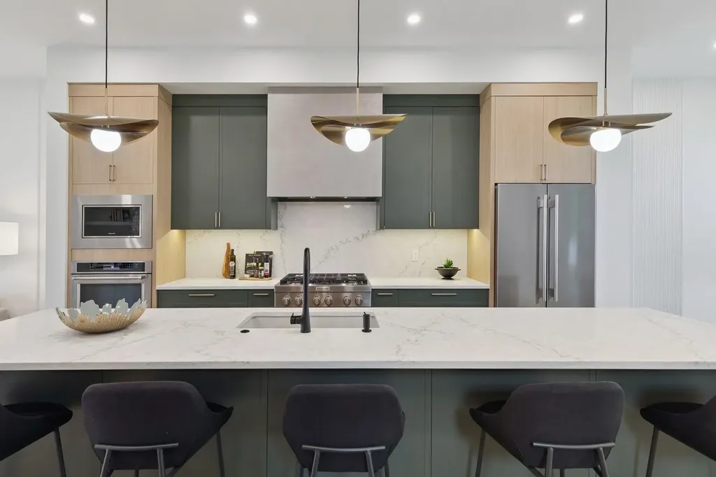 532 51 Avenue SW Calgary AB T2V 0A3