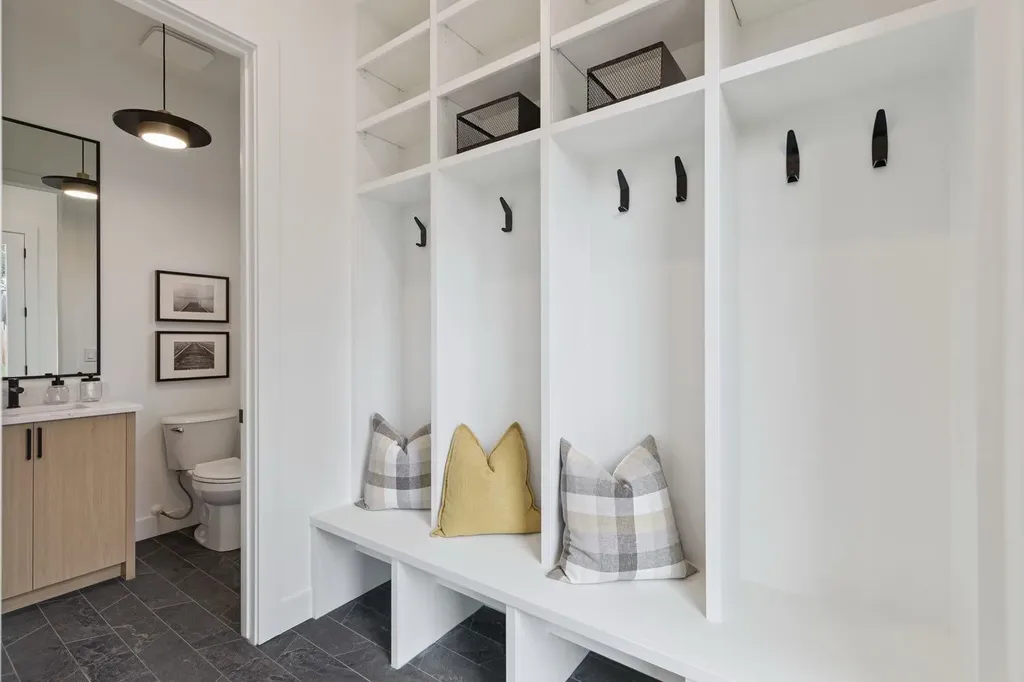 532 51 Avenue SW Calgary AB T2V 0A3