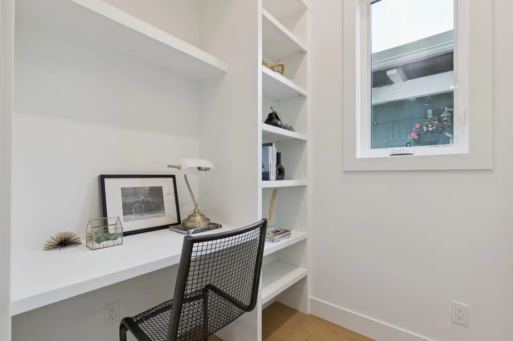 532 51 Avenue SW Calgary AB T2V 0A3