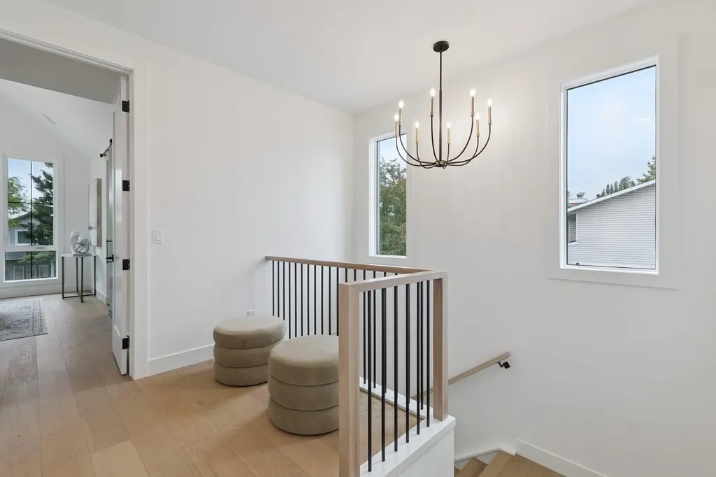 532 51 Avenue SW Calgary AB T2V 0A3