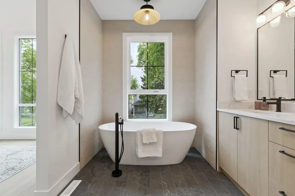 532 51 Avenue SW Calgary AB T2V 0A3