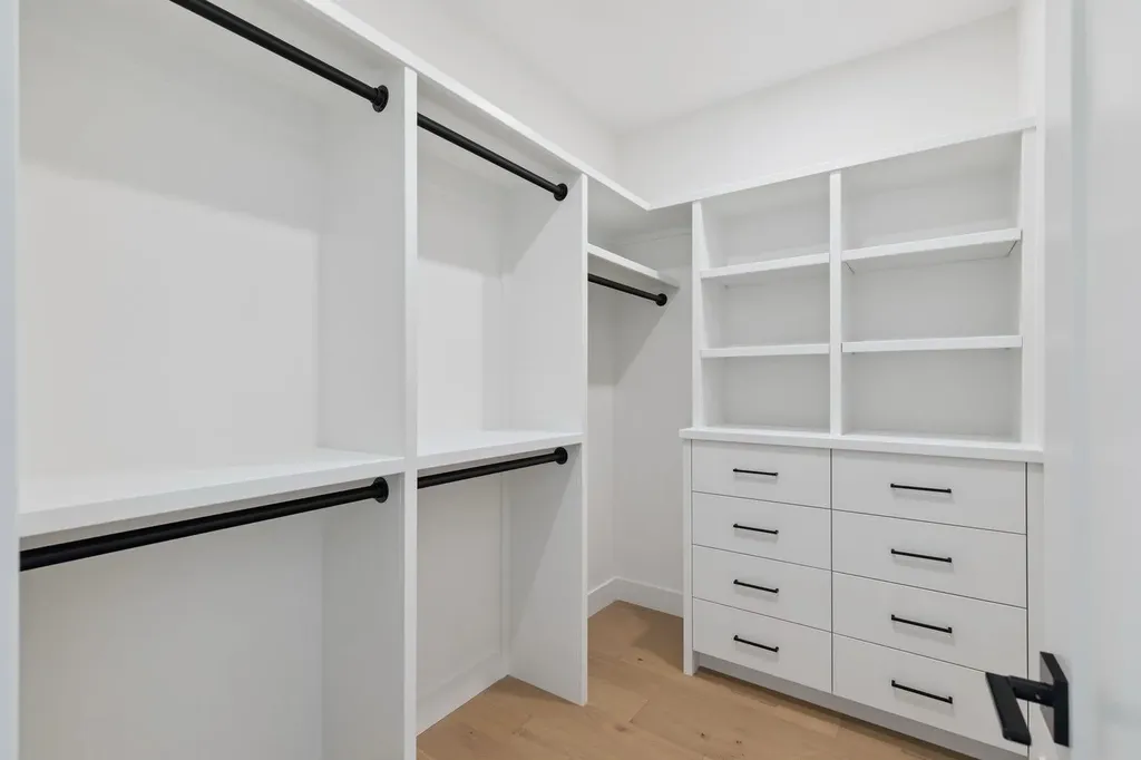 532 51 Avenue SW Calgary AB T2V 0A3