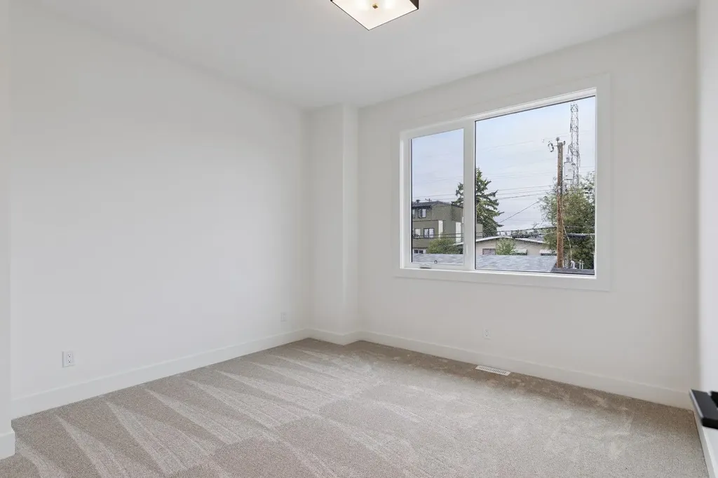 532 51 Avenue SW Calgary AB T2V 0A3