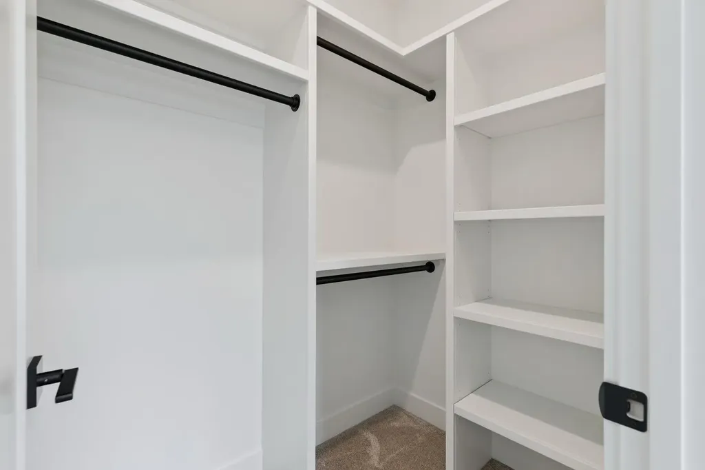 532 51 Avenue SW Calgary AB T2V 0A3