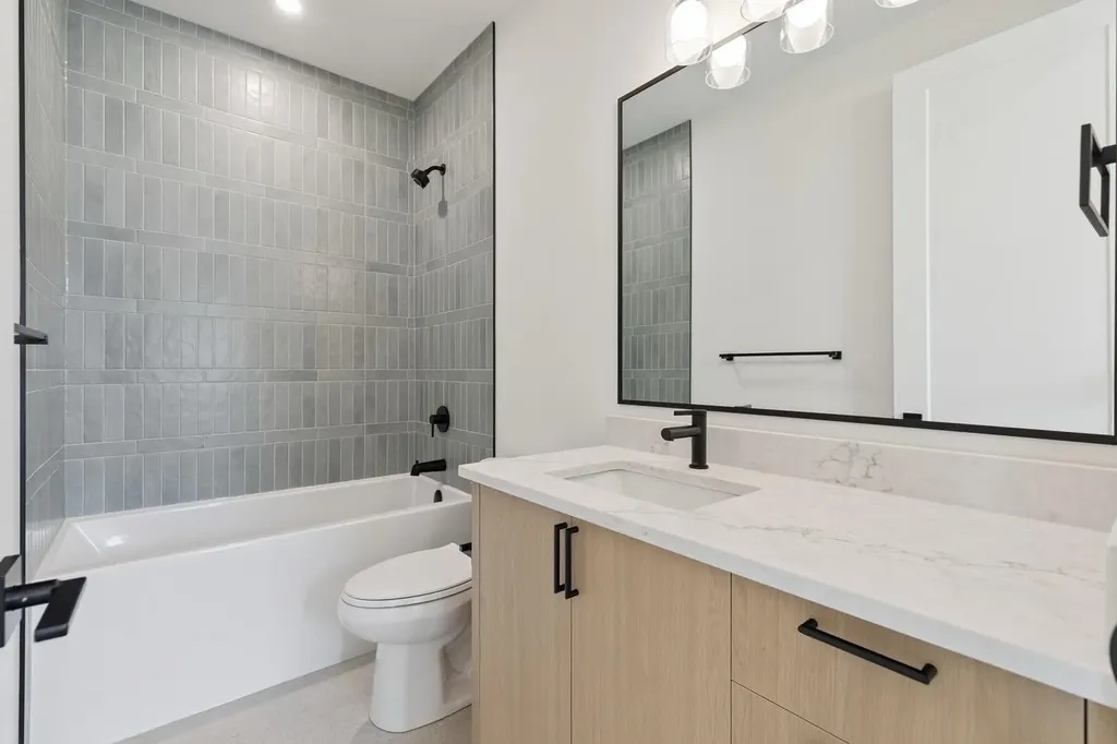 532 51 Avenue SW Calgary AB T2V 0A3