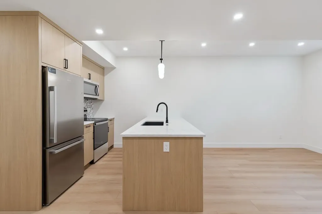 532 51 Avenue SW Calgary AB T2V 0A3