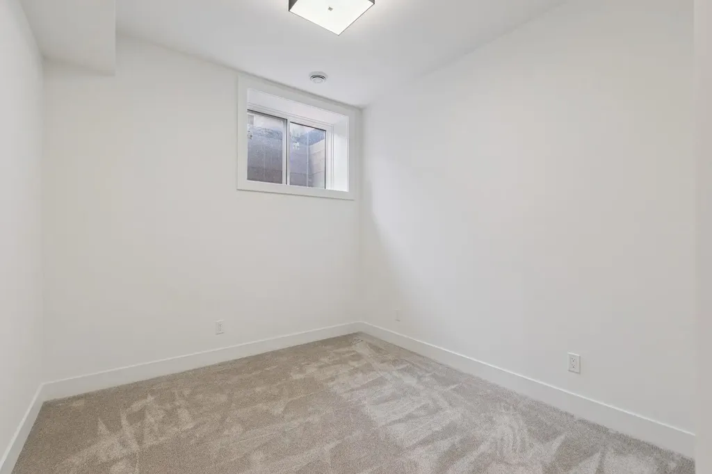 532 51 Avenue SW Calgary AB T2V 0A3