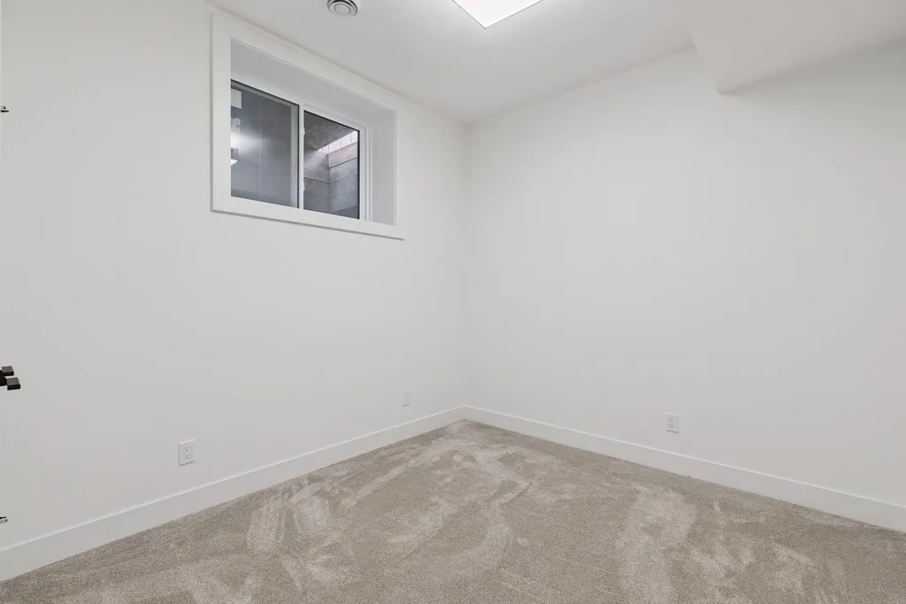 532 51 Avenue SW Calgary AB T2V 0A3