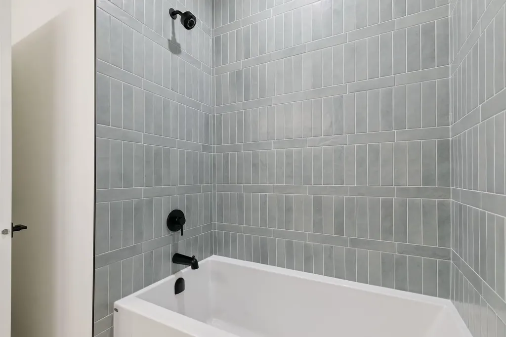 532 51 Avenue SW Calgary AB T2V 0A3