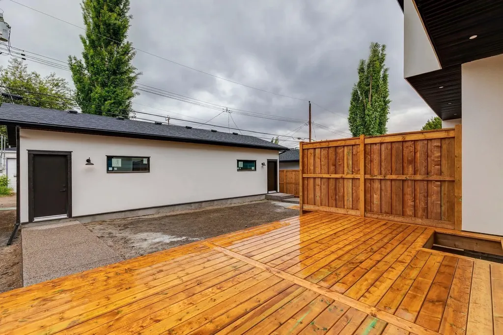 532 51 Avenue SW Calgary AB T2V 0A3