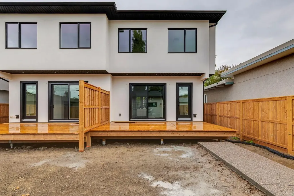 532 51 Avenue SW Calgary AB T2V 0A3