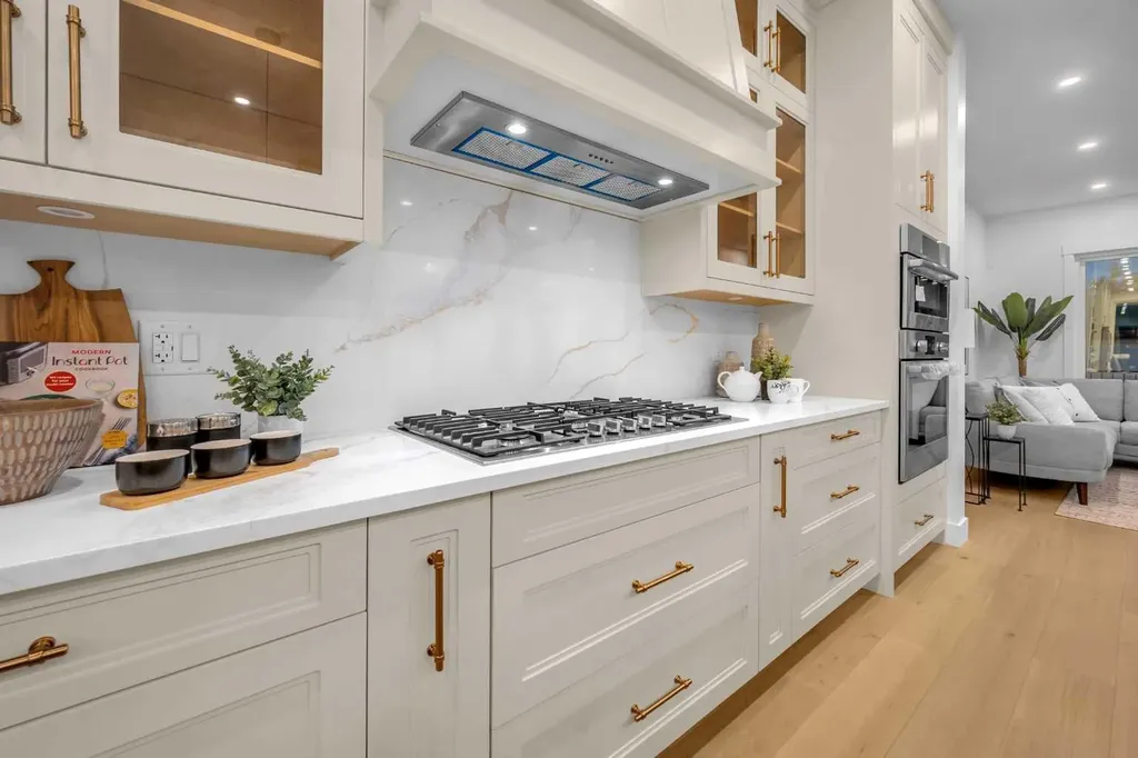 2435 52 Avenue SW Calgary AB T3E 1K5