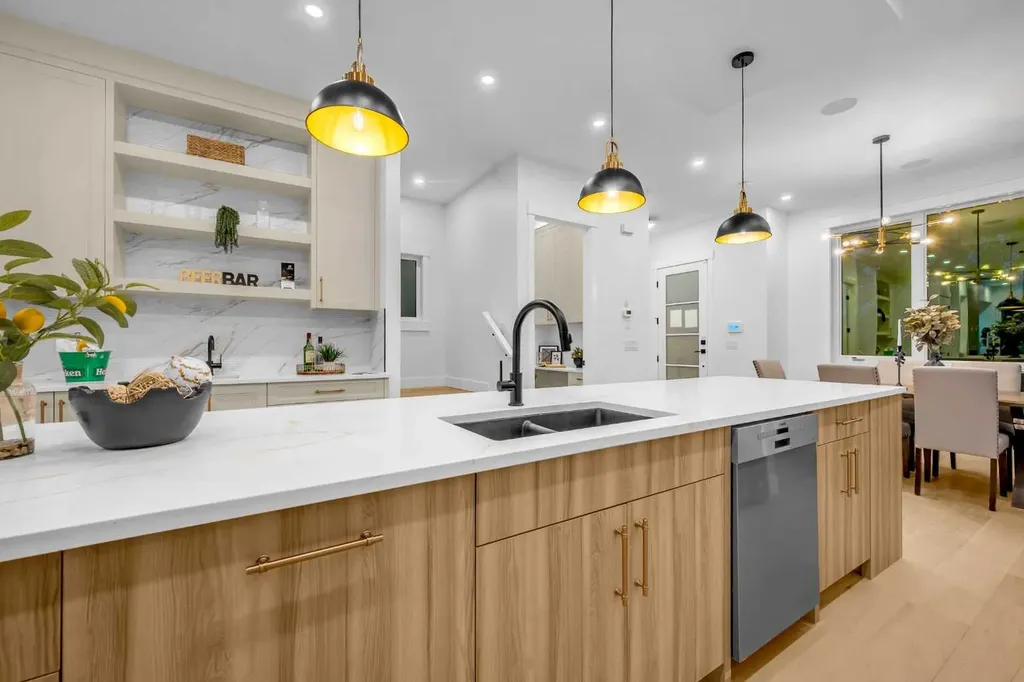 2435 52 Avenue SW Calgary AB T3E 1K5