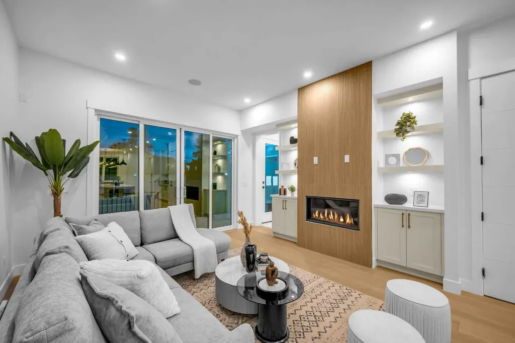 2435 52 Avenue SW Calgary AB T3E 1K5