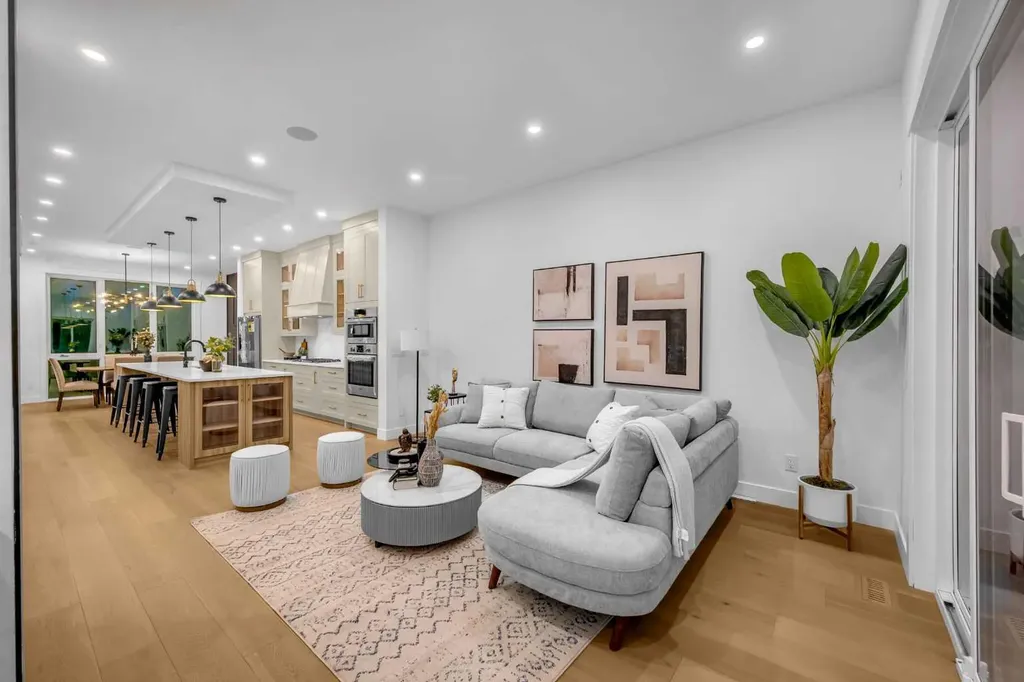 2435 52 Avenue SW Calgary AB T3E 1K5