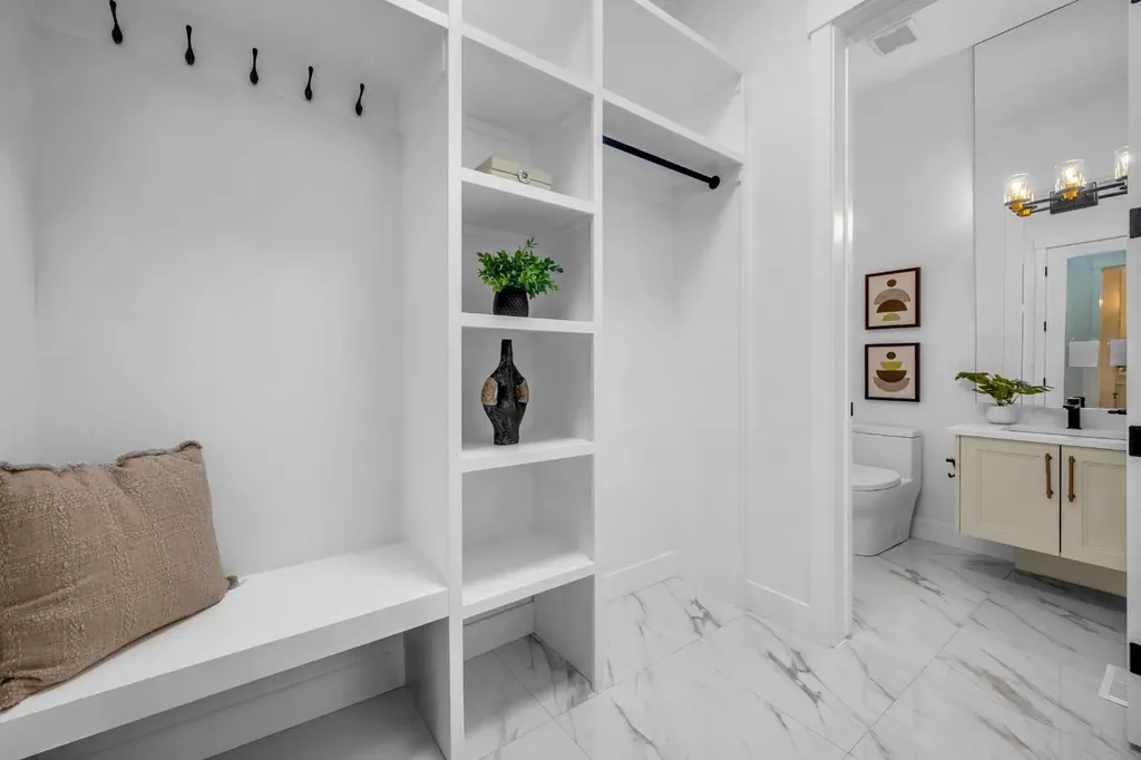 2437 52 Avenue SW Calgary AB T3E 1K5