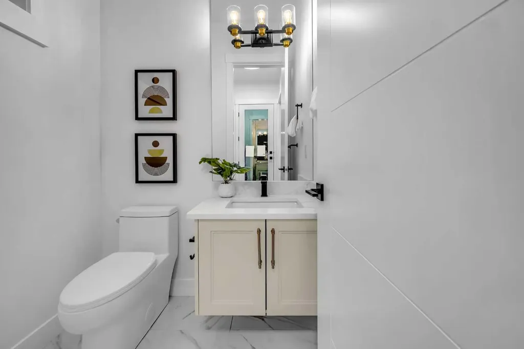 2435 52 Avenue SW Calgary AB T3E 1K5