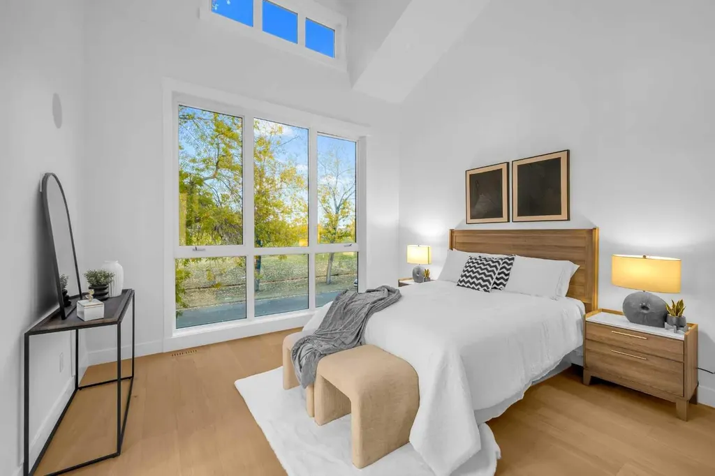 2437 52 Avenue SW Calgary AB T3E 1K5