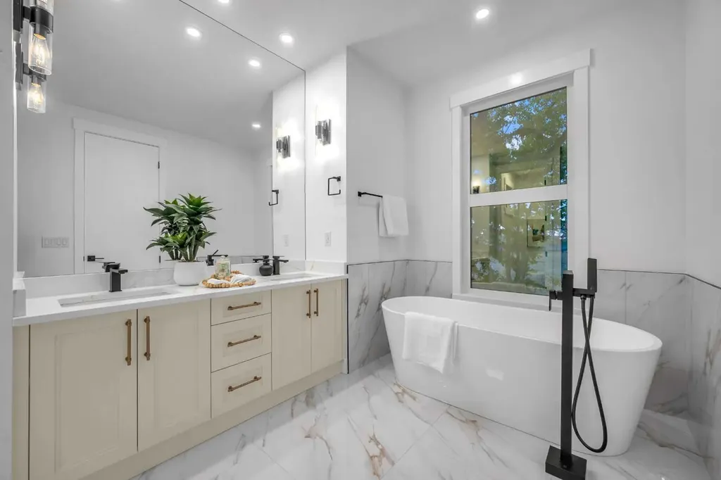 2437 52 Avenue SW Calgary AB T3E 1K5