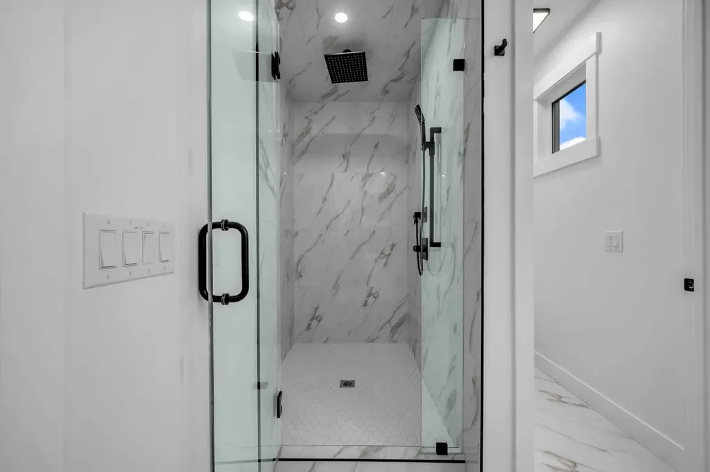 2437 52 Avenue SW Calgary AB T3E 1K5