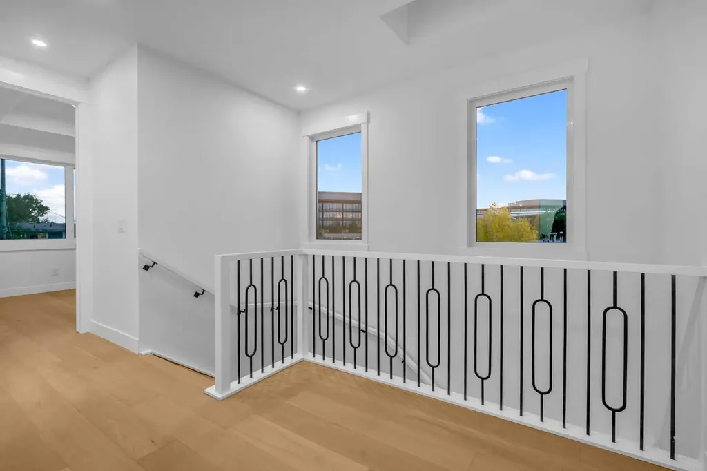 2435 52 Avenue SW Calgary AB T3E 1K5