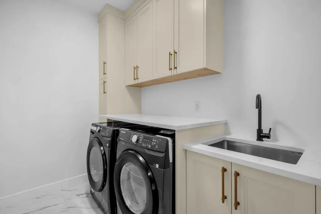 2435 52 Avenue SW Calgary AB T3E 1K5