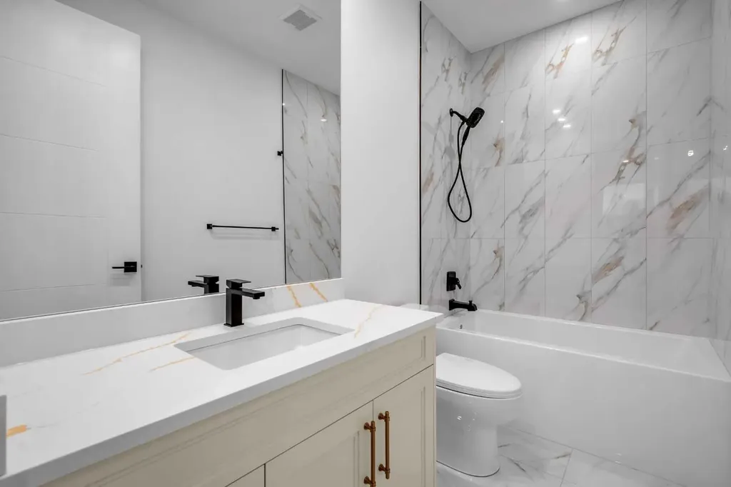 2435 52 Avenue SW Calgary AB T3E 1K5
