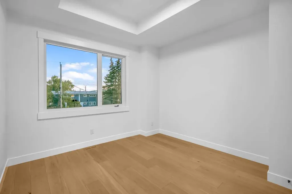 2435 52 Avenue SW Calgary AB T3E 1K5