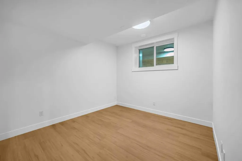 2435 52 Avenue SW Calgary AB T3E 1K5