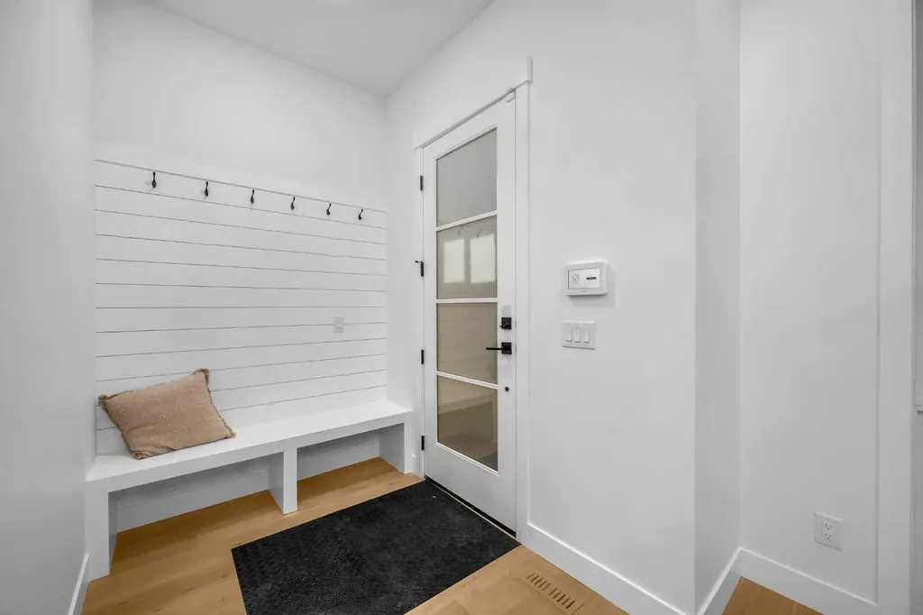 2435 52 Avenue SW Calgary AB T3E 1K5