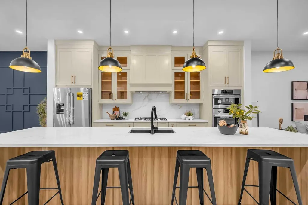 2437 52 Avenue SW Calgary AB T3E 1K5