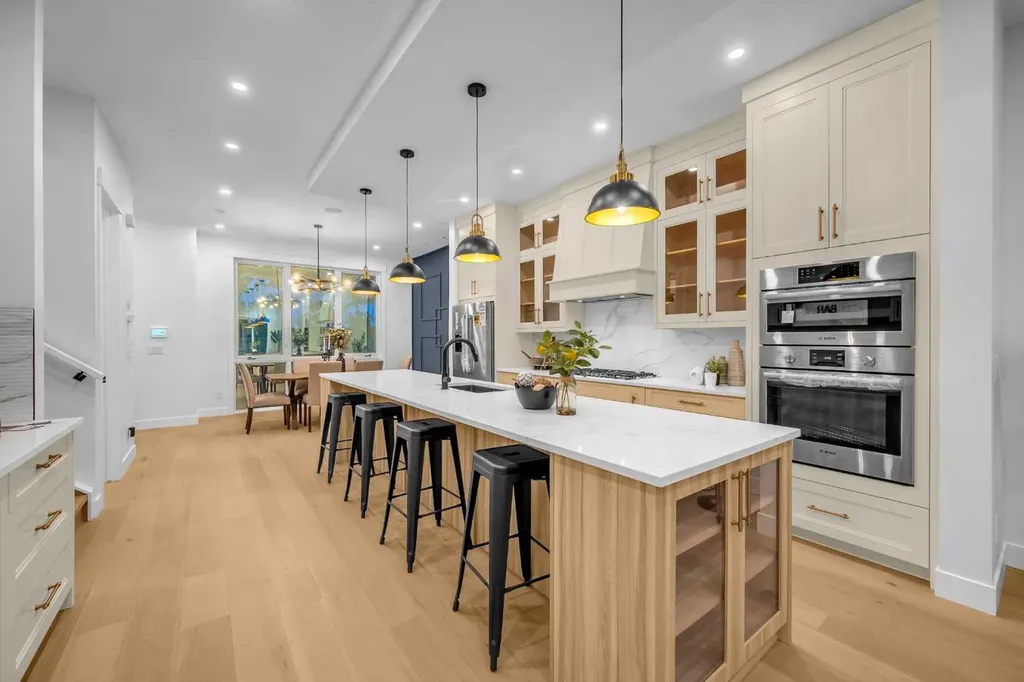 2435 52 Avenue SW Calgary AB T3E 1K5
