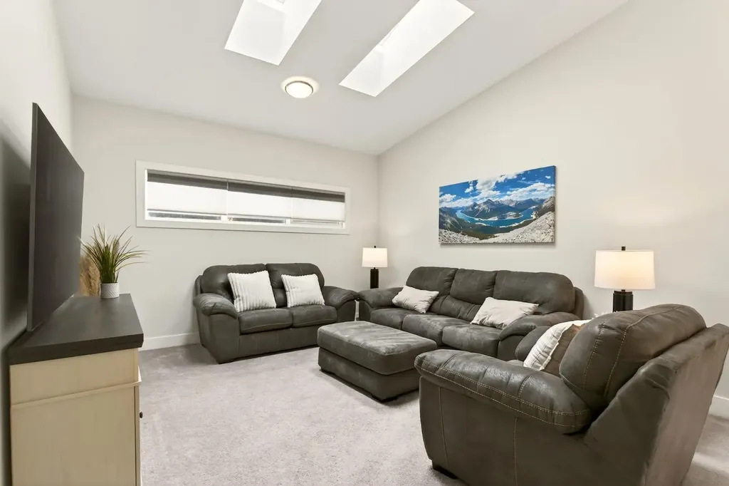 278 Hillcrest Heights SW Airdrie AB T4B 3Z2