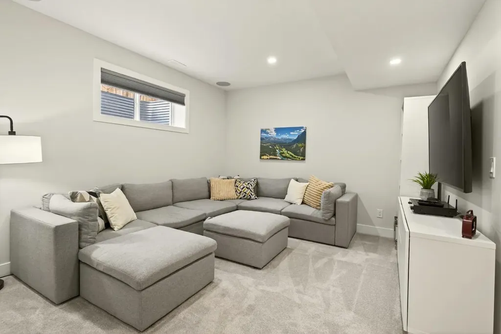278 Hillcrest Heights SW Airdrie AB T4B 3Z2