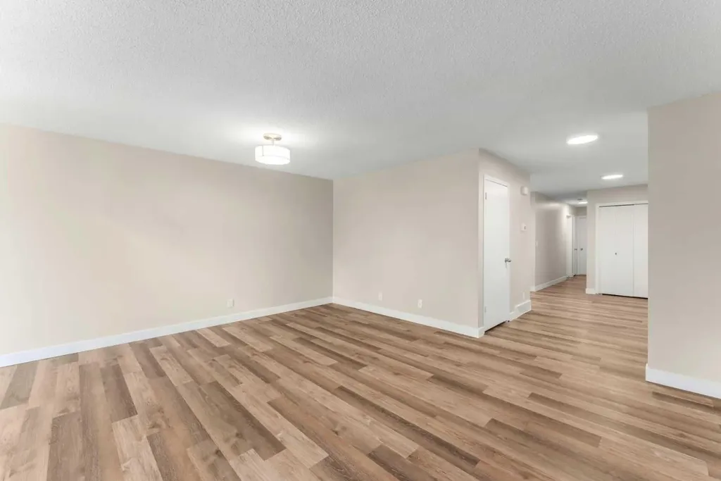 7609 36 Avenue NW Calgary AB T3B2P3