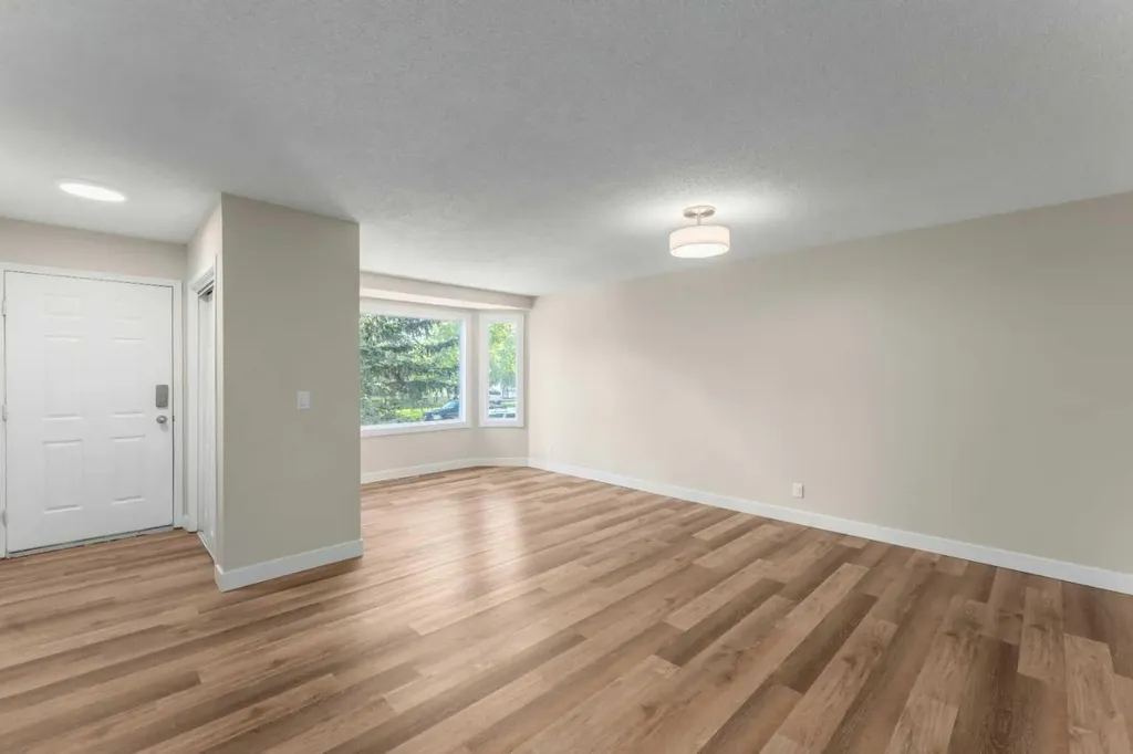 7609 36 Avenue NW Calgary AB T3B2P3