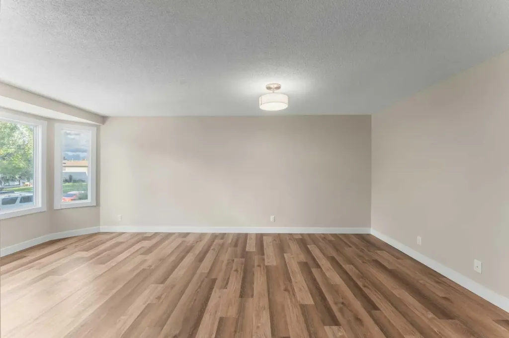 7609 36 Avenue NW Calgary AB T3B2P3