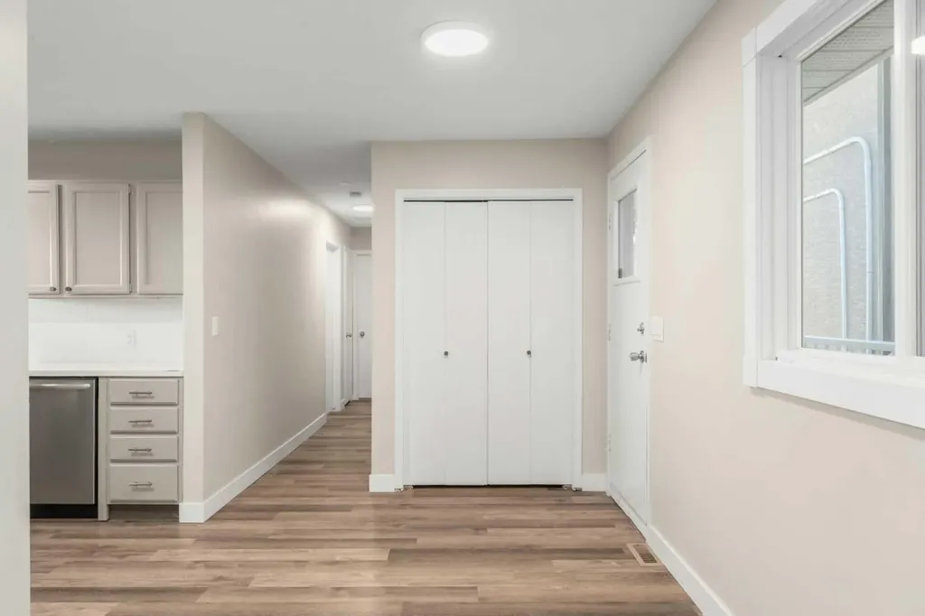 7609 36 Avenue NW Calgary AB T3B2P3