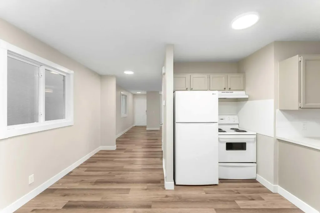 7609 36 Avenue NW Calgary AB T3B2P3
