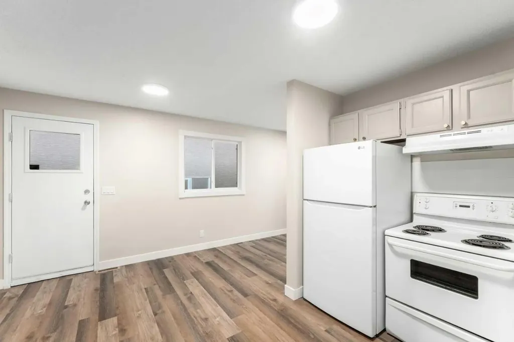 7609 36 Avenue NW Calgary AB T3B2P3