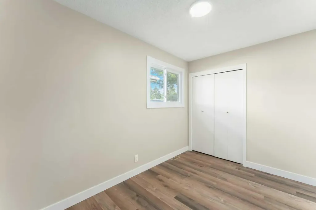 7609 36 Avenue NW Calgary AB T3B2P3