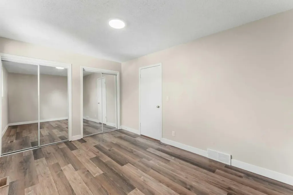 7609 36 Avenue NW Calgary AB T3B2P3