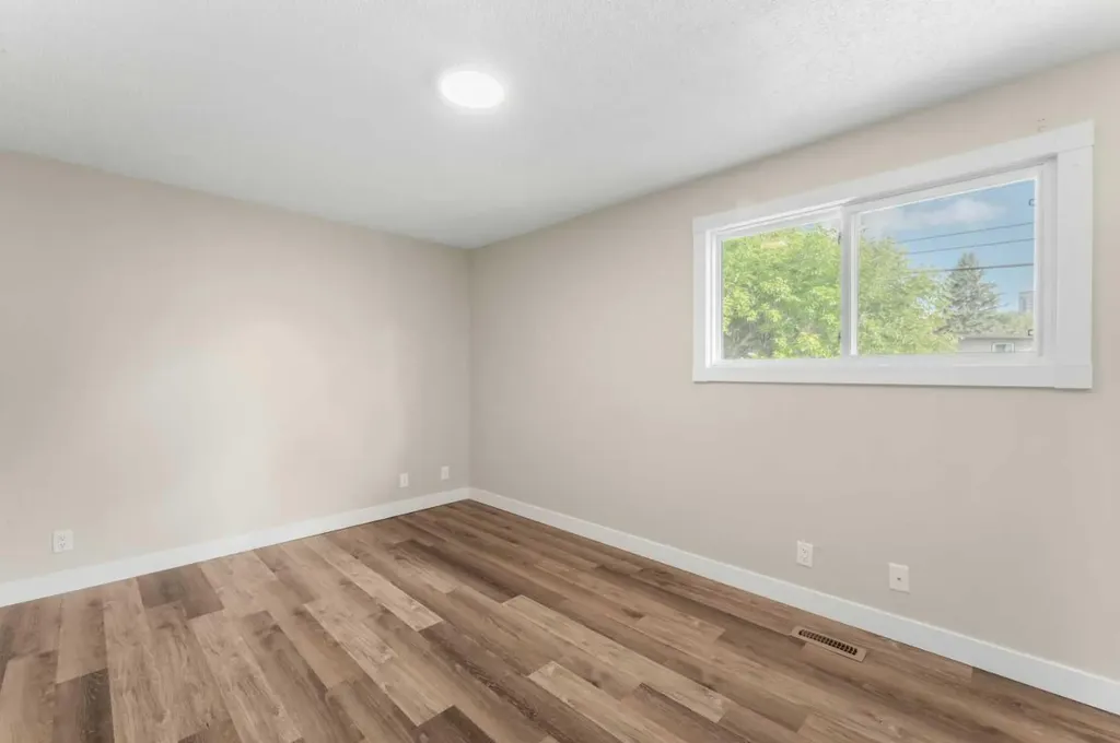 7609 36 Avenue NW Calgary AB T3B2P3