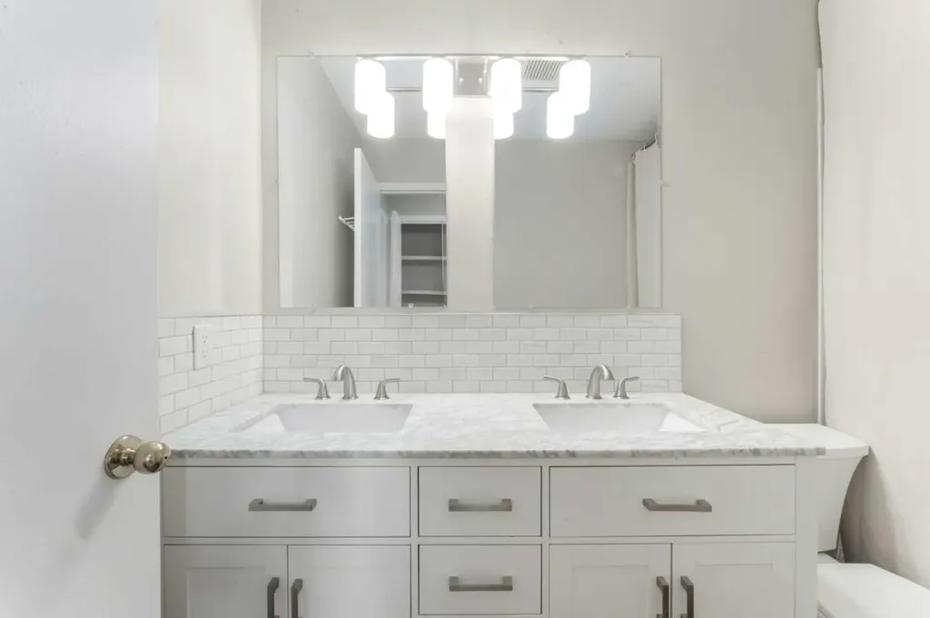 7609 36 Avenue NW Calgary AB T3B2P3
