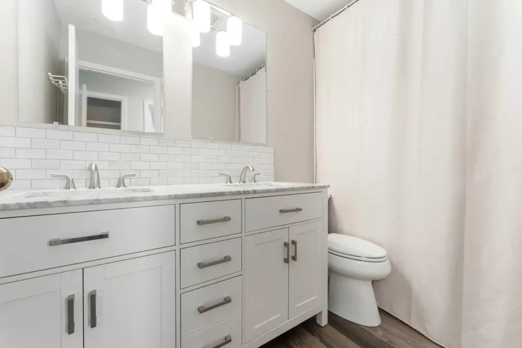 7609 36 Avenue NW Calgary AB T3B2P3